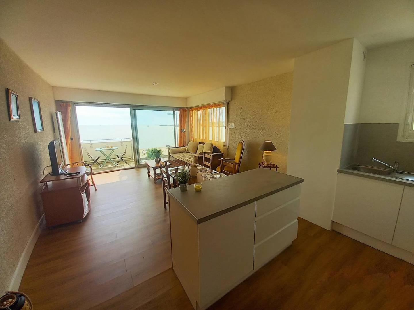 Royan - Vue Mer Pour Cet Appartement Face A La Plage - Grande Conche Exterior photo
