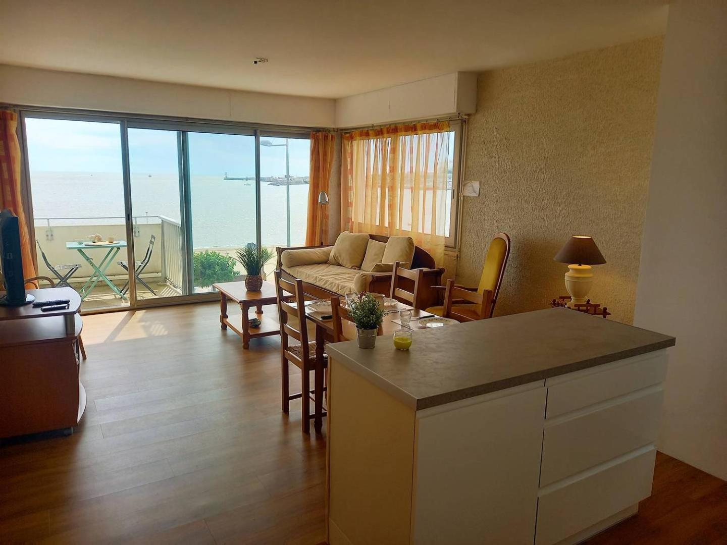 Royan - Vue Mer Pour Cet Appartement Face A La Plage - Grande Conche Exterior photo